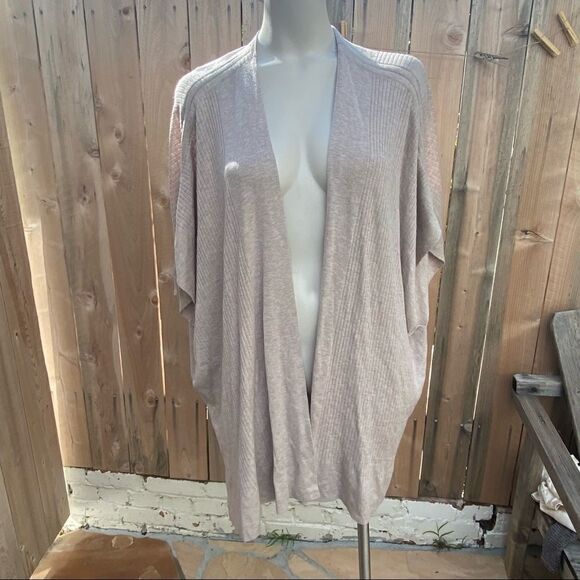 Splendid Size M/L Beige Sweater Short Sleeve Knit Open Cardigan Flyaway - Picture 1 of 7